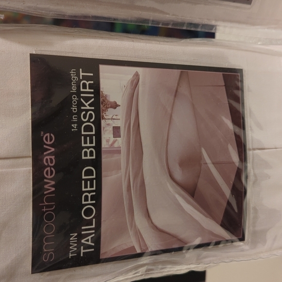SMOOTH weave twin tailored 14-in drop bed skirt in ivory brand new in package. - Picture 3 of 5